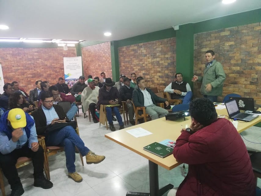 Educación y Capacitación